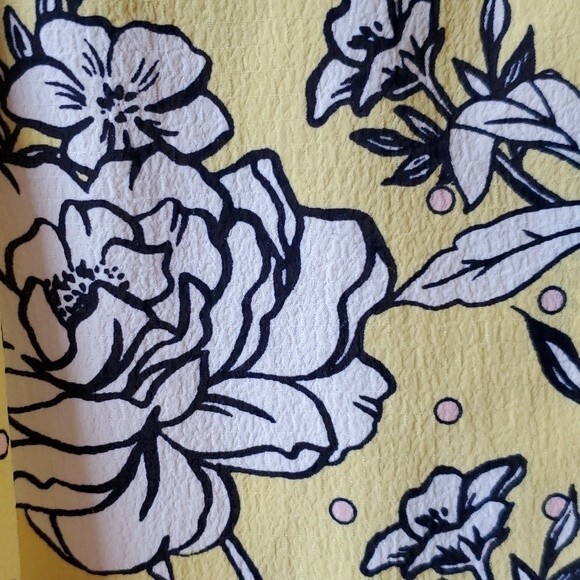 ELLE FLORAL BLOUSE SHORT SLEEVE SPLIT NECK FLOWY BUTTER YELLOW NAVY BLUE SIZE XS - Picture 7 of 8